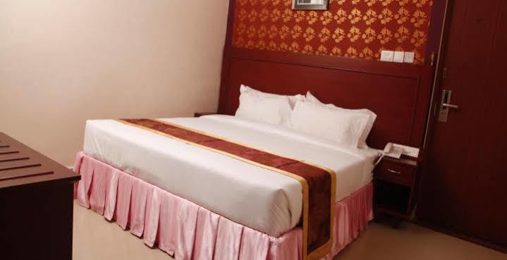 Perintalmanna Hotel Hiton מראה חיצוני תמונה